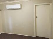 EAST TAMWORTH Two Bedroom Unit with Split System