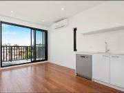 Easy Living 1 Bedroom Apartment on Higher Level!