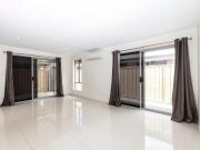 EASY LIVING CLOSE TO LOCAL SHOPS, PARKS AND SCHOOLS