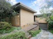 Easy Living in a Sought After School Zone