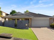 Easy Living in Crestwood Estate. Modern. Low Maintenance