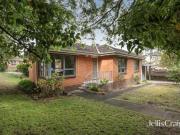 Easy single level living in Box Hill High zone