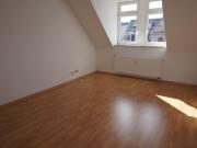 EBK inklusive ! Wohnen im DG Laminat und großer Balkon !