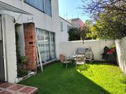 Echegaray, amplia casa con jardín