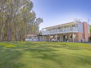 Echuca Murray River Views 2 Level 5 Bedroom Home + 2...