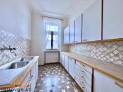 ECK ALTBAUWOHNUNG sanierungsbedürftig