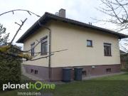 Eckgrundstück mit Familienhaus