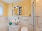 Eckhaus mit Pool in Familiensiedlung im Baurecht |...