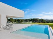 Ecológica and Moderna Villas Las Colinas Golf. Una obra...