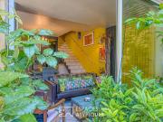 Ecrin de verdure haut en couleur aux portes...