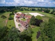 Ecurie de Sport et d'élevage sur 13 ha 165m² Ygrande