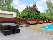 Edgwarebury Lane, Broadfields, London, HA8 8NE, United...