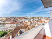 Edifcio renovado no centro histrico de Lisboa