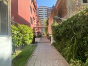 EDIFICIO ANTIGUO CON ESTACIONAMIENTO Y BODEGA
