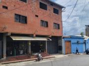EDIFICIO COMERCIAL EN EL BARRIO LA PEÑITA VE21 072LP JFAK