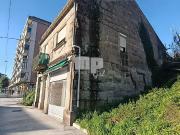 Edificio completo con vivienda, locales y terreno anexo...