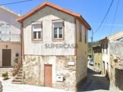 Edifício composto por casa no 1.º andar e loja no R/C...
