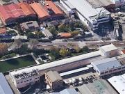 ^Edificio Con Restaurante Con Dos Plantas Más Sótano, De...