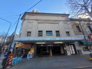 Edificio de cocheras con local comercial