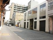 Edificio de dos pisos con 800 m2 de terreno adicionales
