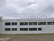 Edificio de oficinas y zona de trabajo en el Polígono...