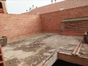 Edificio en construccion detenida del 2009 de 24 viviendas Edificio en construccion detenida del 2009 de 24 viviendas