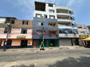 Edificio En Venta Frente A Parque En Calle Las Guabas –...