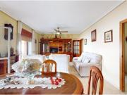 Edificio residencial con dos viviendas, local y cochera...