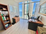 Edmundo Eluchans, Reñaca. Moderna oficina con vista al mar