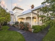 Edwardian Home on 1010m2 in heart of Geelong!