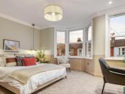Effingham Rd, London, 3 Bedroom Apartment