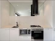 Effortless City Living at Upper House – Stylish...
