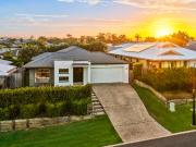 EFFORTLESS ELEGANCE & CONTEMPORARY COMFORT IN THE HEART...