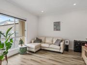 Effortless home between the city and the sea