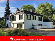 EFH mit ausgebauter Nutzfläche im Souterrain und 2 Garagen