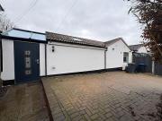 Egham, Surrey TW20, 3 bed detached bungalow to rent,...