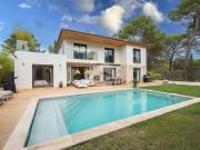 EGUILLES, à 1km du village, Villa T5 récente 2021...