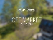 Eigentum Füße im Wasser