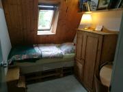 voll möbliertes Zimmer nicht weit von Flughafen ist frei