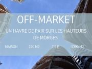 Ein Haus in der Landschaft verankert