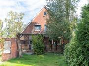 Zentral gelegenes Haus mit schönem Grundstück und...