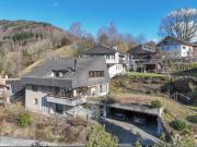 Ein Haus, zwei Wohnungen: viel Platz für Familie, Arbeit...