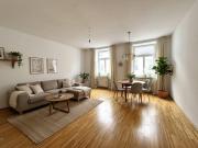 Ein kurzer Spaziergang zur U6 Schöner Altbau mit Aufzug...