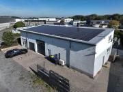 Ein lichtdurchfluteter Bungalow mit Gewerbehalle für die...