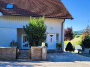 Ein /Mehrfamilien Haus mit idyllischem Garten und Pool