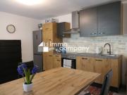 Ein oder Mehrfamilienhaus mit viel Stauraum, einer...