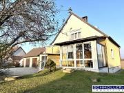 Ein oder Zweifamilienhaus mit großem Garten