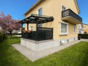 Ein oder Zweifamilienhaus mit Pool und Doppelgarage in...