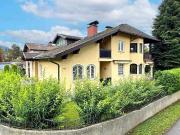 EIN PLATZ FÜR DIE FAMILIEZeitlose Villa in Ruhelage...