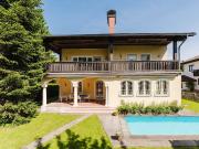 EIN PLATZ FÜR DIE FAMILIEZeitlose Villa in Ruhelage...